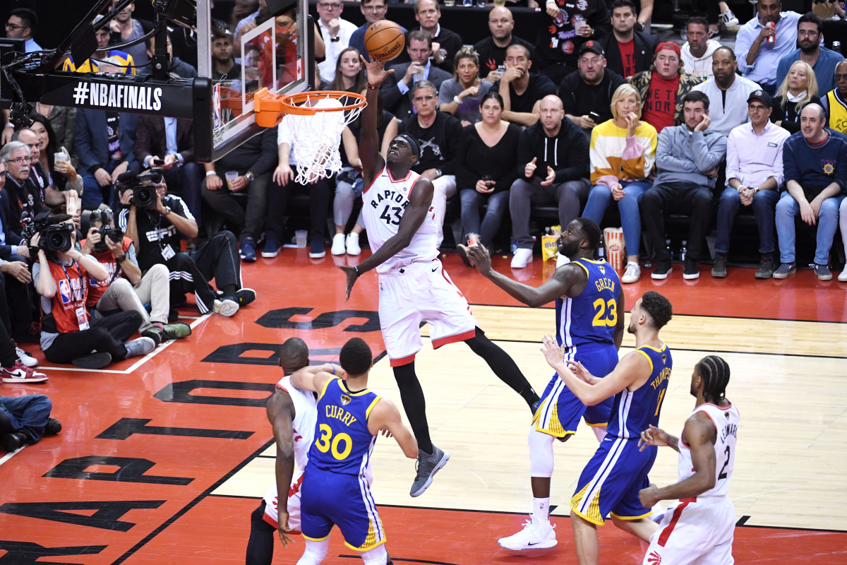 清晨突围战来临,多伦多猛龙围绕欧联队长鼓劲,管理层满意,赛季目标并未改变 清晨突围战来临,多伦多猛龙围绕欧联队长鼓劲,管理层满意,赛季目标并未改变