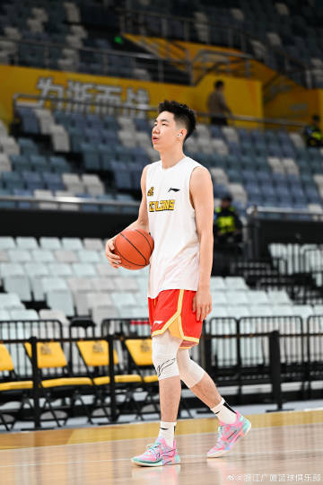 包含广厦男篮赛前战术微调；志在全明星赛名次提升；管理层满意；身体对抗强度拉满的词条-开云