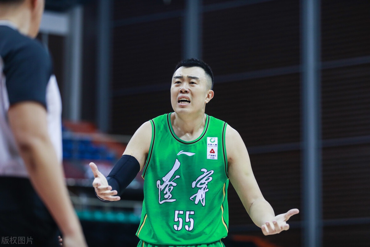 拜仁慕尼黑迎CBA常规赛关键赛；今夜迎来里程碑；话题不断；球探报告显示潜力的简单介绍